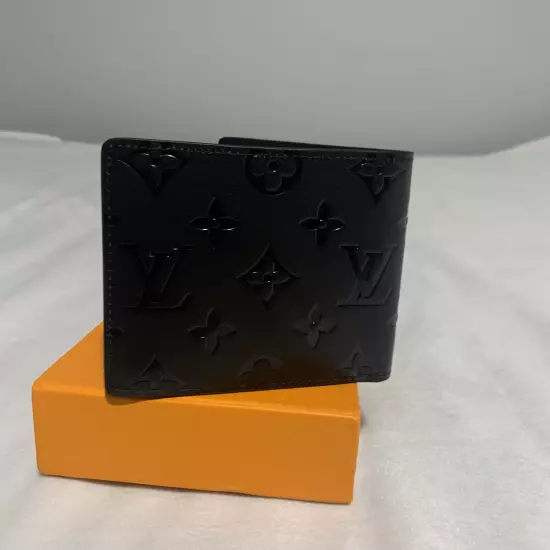 Louis Vuitton Mens Wallet - Glossy Black (Used / Pre-Owned)