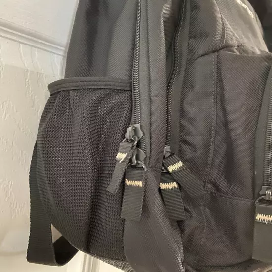 Targus Laptop Bag/Backpack, Padded, 4 Zip Pockets, 19x15”, Excellent Condition!