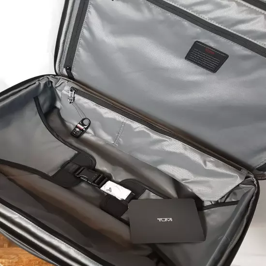 NWT TUMI ALPHA 2 International Front lid 4 wheeled Carry-on in Black $925.