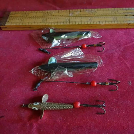 3 GOOD VINTAGE HARDY LURES, 2 UNUSED IN PACKETS