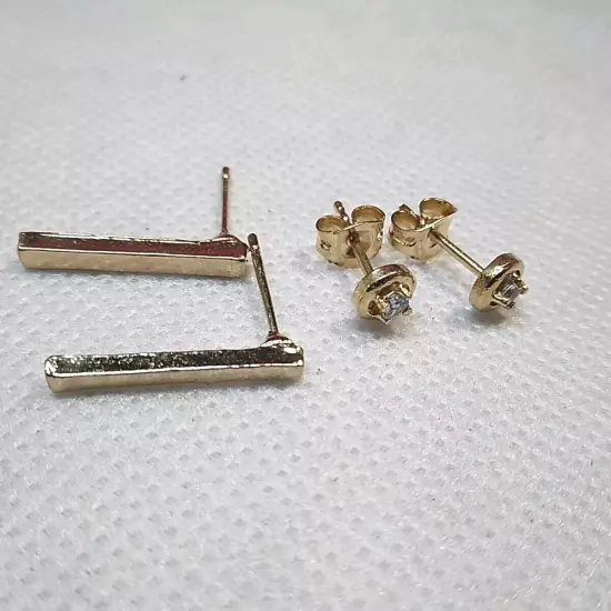 2 Pair Gold Tone Stud Earrings