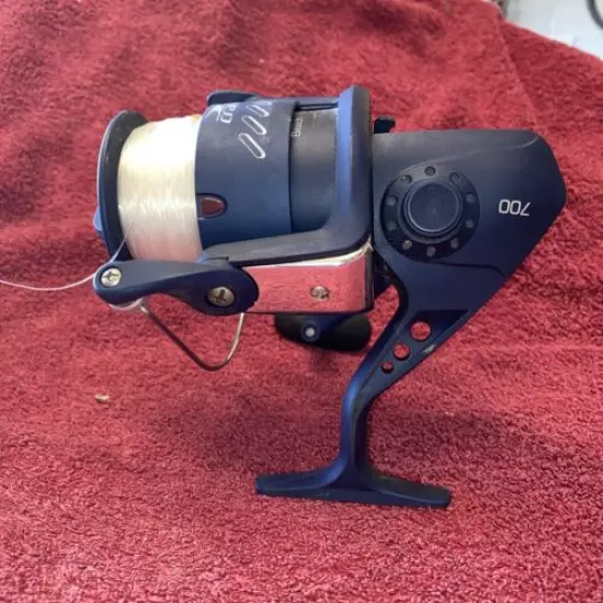 Crane Beach 700 Beach Caster Fishing Reel With Line.