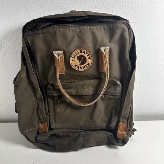 Fjallraven Kanken No 2 Unisex Green Cotton Round Zip Front Pocket Backpack Bag