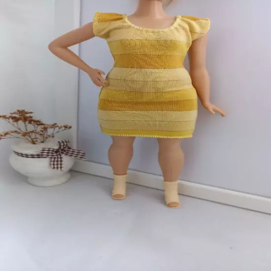 Dress for Curvy doll, stretch, no hook and loop.