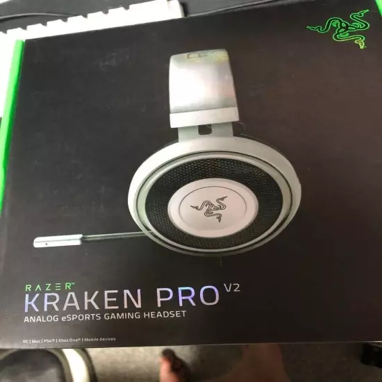 Razer Kraken Pro V2 Wired Stereo Gaming Headset New, unused