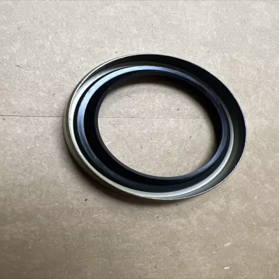 ONE GENUINE CUSHMAN 817928 OEM FRONT AXLE GREASE SEAL TRUCKSTER HAULSTER TURF