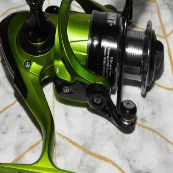 LUNKERHUNT BEDLAM SPINNING REEL 5.2:1 Ratio Green 2000 SERIES Reel New