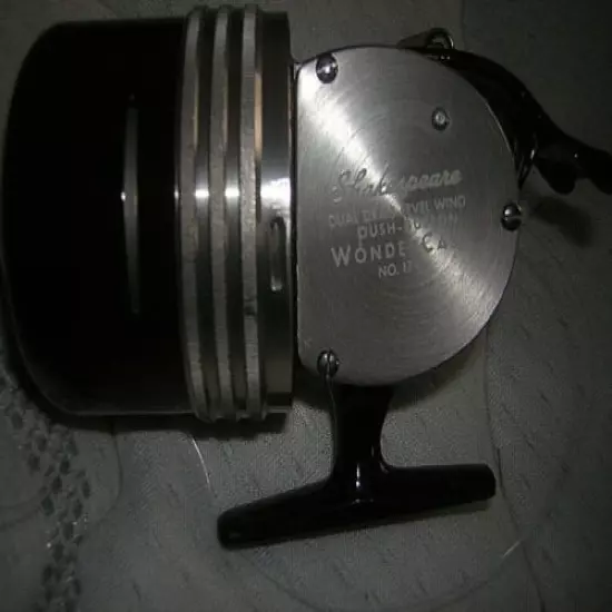 VINTAGE Shakespeare Wondercast Model 1795 Push Button Reel