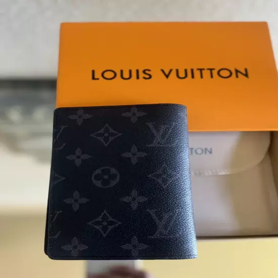 louis vuitton passport Holder