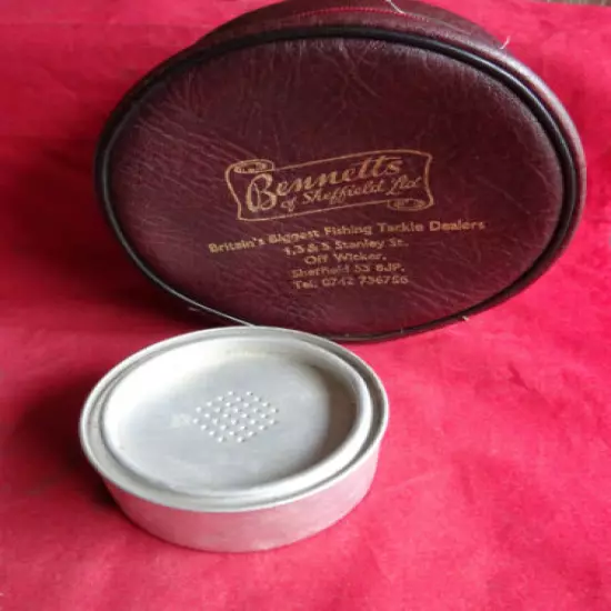 A VERY GOOD LARGE VINTAGE BENNETTS OF SHEFFIELD REEL CASE + SMALL METAL BAIT TIN