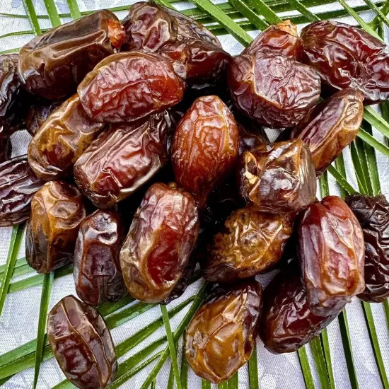 11LBS MIXED SIZE MEDJOOL DATES. ORGANICALLY GROWN *NOT CERTIFIED* FREE SHIPPING