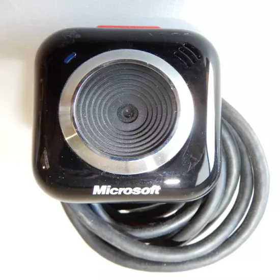 Microsoft LifeCam VX-5000 USB Webcam on 6-foot cord, Flexible gripping mitten