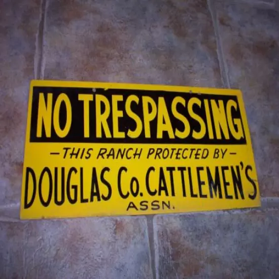 Vintage Cattlemen's Assn Ranch NO TRESPASSING Metal Sign Old Hunting Cabin Decor