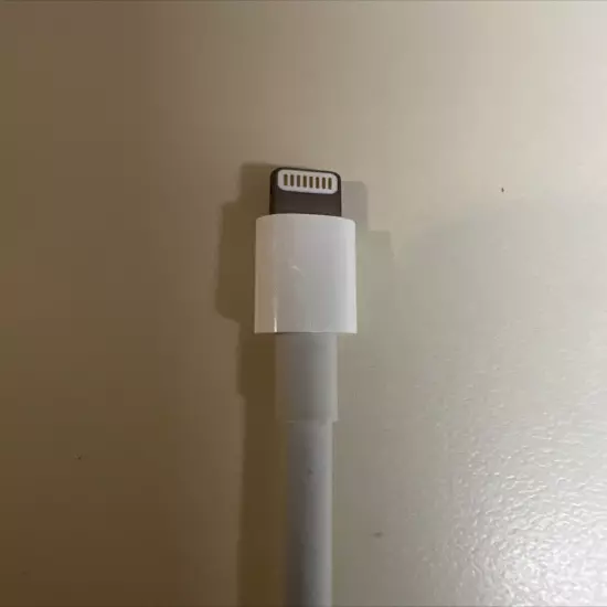 Apple AV-Lightning To HDMI - Lightning Adapter.