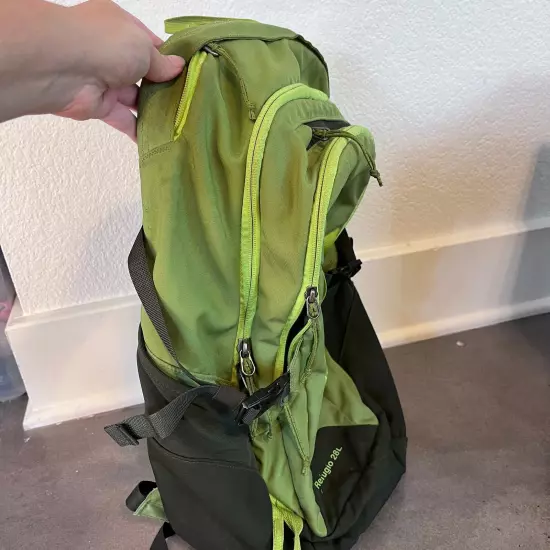 Patagonia Refugio 28L Pack supply Green multi compartment backpack school hiking