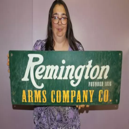 Vintage REMINGTON ARMS Co Rifle Shotgun Gun Store Hunting 32" Metal Gas Oil Sign