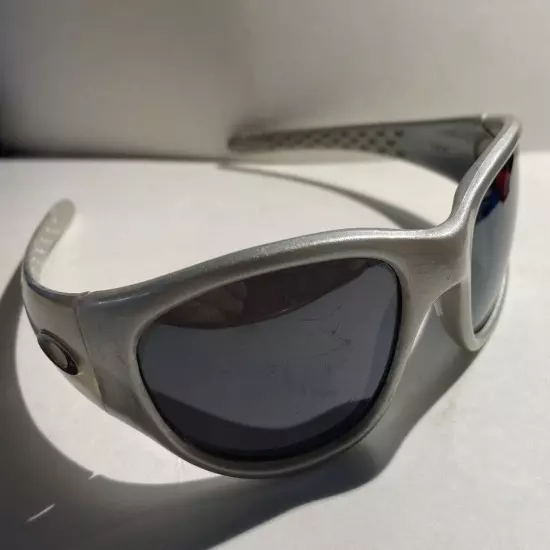 Vintage 1998 Oakley Ten Gray/Sliver Sunglasses Black Lens