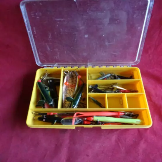 GOOD VINTAGE STEWART PLASTIC LURE BOX + COLLECTION OF LURES FOR SALMON/PIKE ETC