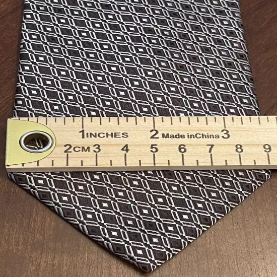 Van Heusen Brown Hand Made 100% Polyester Men’s Neck Tie Made In China