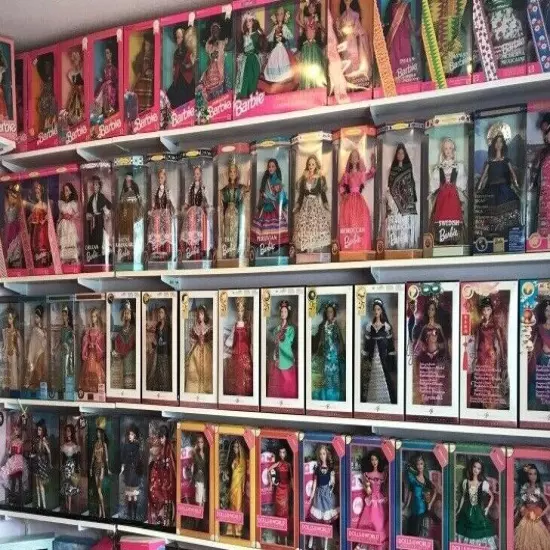 Massive Vintage Barbie Collection {20 new Barbie's a day!}*Combined Shipping*