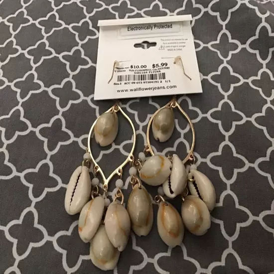 Wallflower "seashell" Earrings