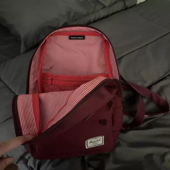 NWT Herschel Backpack Heritage Burgandy, One Size