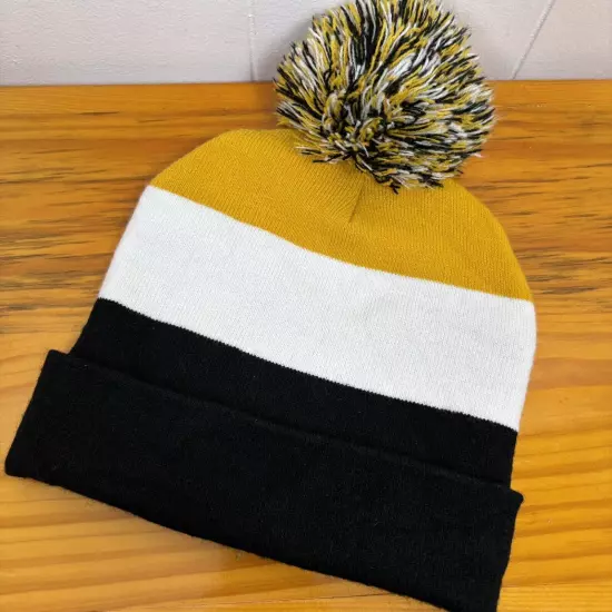 Harry Potter Universal Studios Yellow and Black Hufflepuff Crest Beanie Hat OS