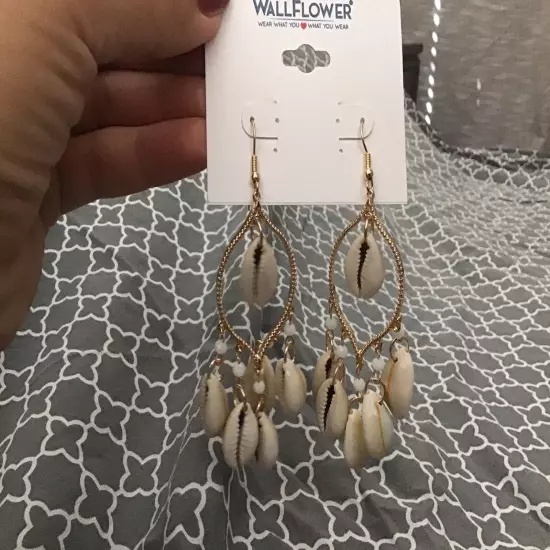 Wallflower "seashell" Earrings