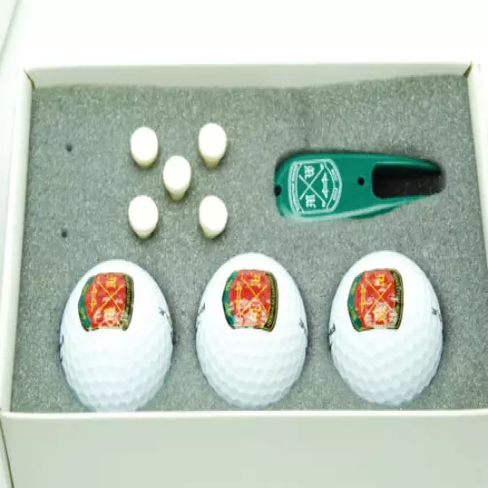 Golf collectible Manhattan Woods Golf Club players kit Pinnacle balls