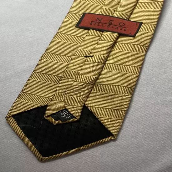 NEO Bill Blass Necktie Mens USA Designer 100% Silk Geometric Silhouette Gold