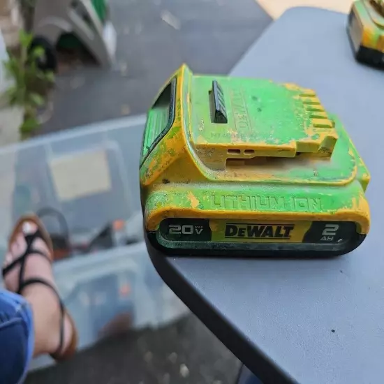 DEWALT DCB203 Battery - Yellow