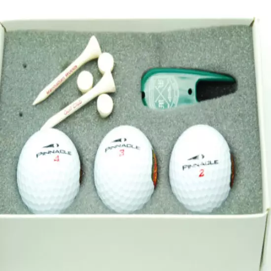 Golf collectible Manhattan Woods Golf Club players kit Pinnacle balls