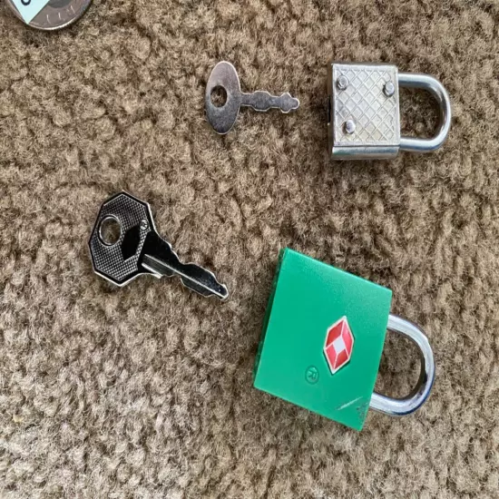 4 locks, 2 are TSA Approved Travel Locks and 2 smaller locks. 7 keys+lanyard