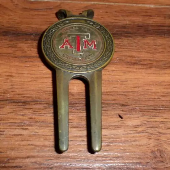 VINTAGE TEXAS A&M AGGIES MAGNAMARK GOLF DESIGN #525 DIVOT TOOL BALL MARKER