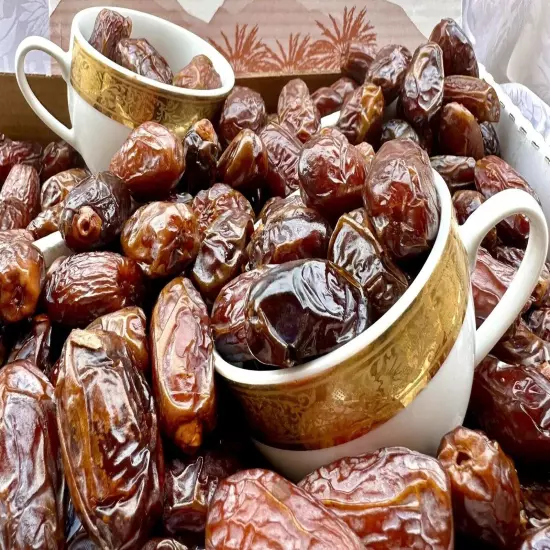 11LBS MIXED SIZE MEDJOOL DATES. ORGANICALLY GROWN *NOT CERTIFIED* FREE SHIPPING