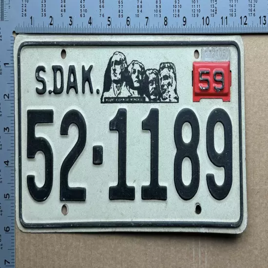 1959 South Dakota license plate 52-1189 Moody Mount Rushmore 16494