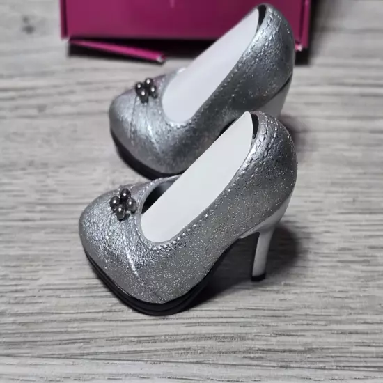 2008 RETIRED Lorifina Doll Silver Shiny Dress Shoes Heels Hasbro New HTF