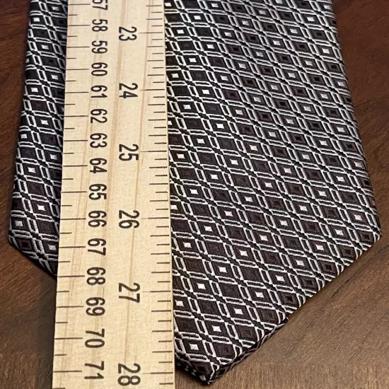 Van Heusen Brown Hand Made 100% Polyester Men’s Neck Tie Made In China