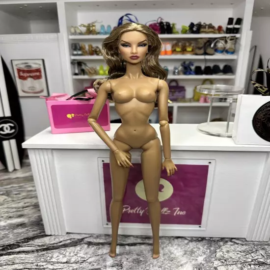 Integrity Toys Fashion Royalty Bombshell Beach Natalia Fatale Basic Doll nude