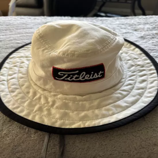 White Titleist Golf Bucket Hat Size S/M Adjustable