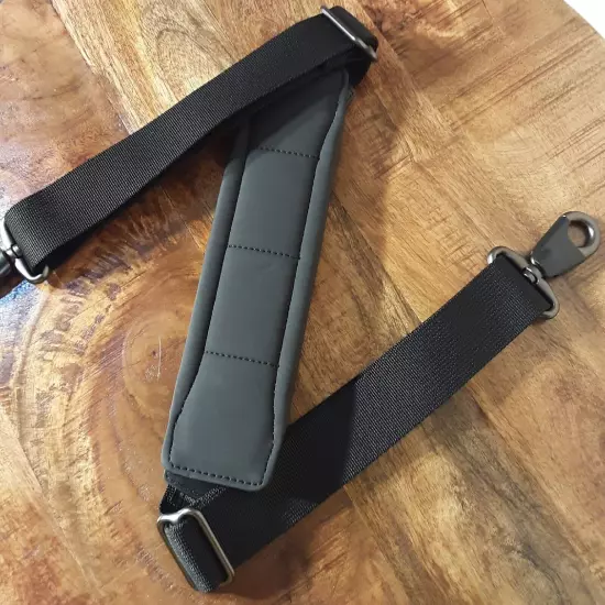 New Tumi Luggage Leather Strap in Black.