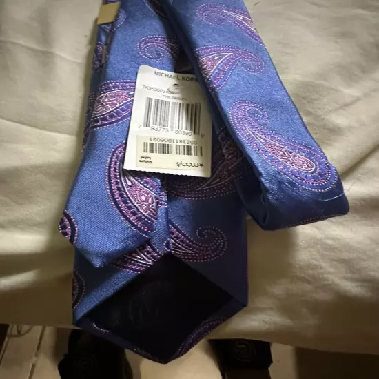 New MICHAEL KORS Mens Silk Tie Blue Paisley New Fashion MSRP $69.50 59x3.25