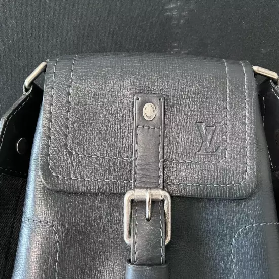 LOUIS VUITTON Yuma Shoulder Bag Utah Basalt Leather Messenger Gray Authentic