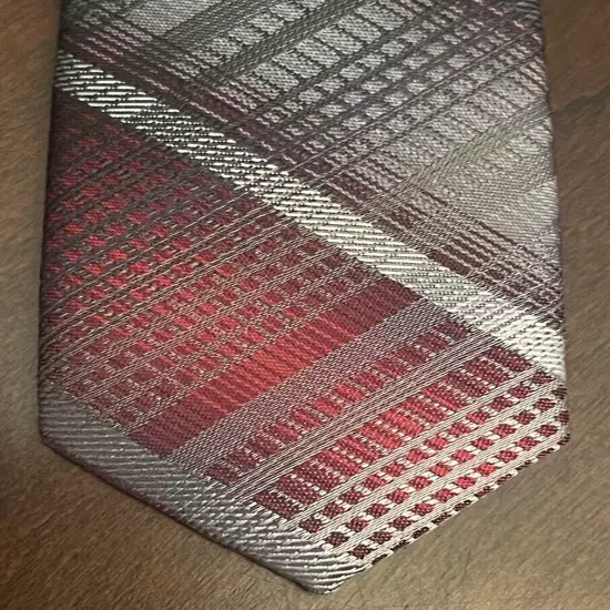 Van Heusen Red Gray 100% Polyester Men’s Neck Tie Made In China