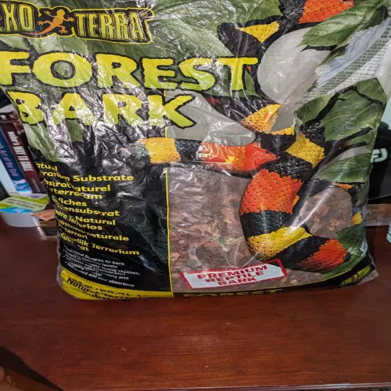 EXO TERRA FOREST BARK - REPTILE TERRARIUM SUBSTRATE - 24 QT- open bag approx. 16