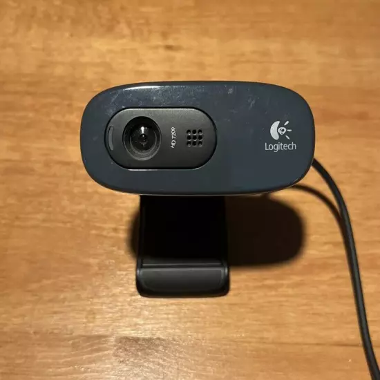 Logitech V U0018 USB HD 720p Web cam w/Built-in Microphone video camera lens