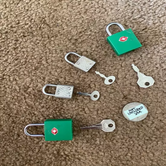 4 locks, 2 are TSA Approved Travel Locks and 2 smaller locks. 7 keys+lanyard