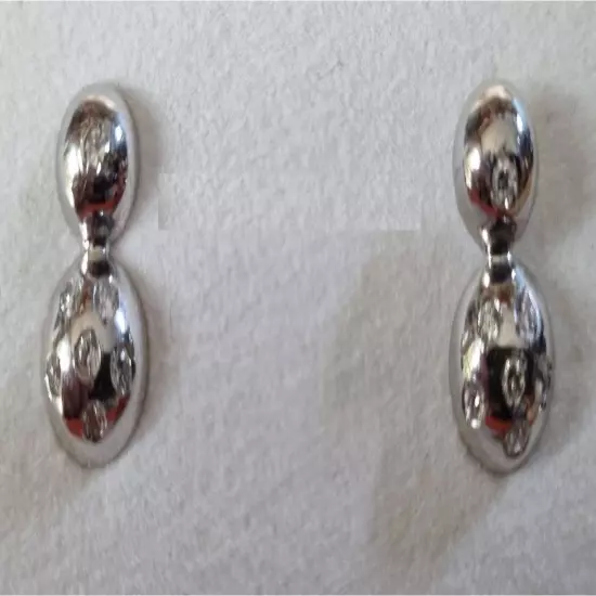 18 K WHITE GOLD EARRINGS WITH 14 DIAMONDS 0.20 CARATS. Weight 2.80 gr.