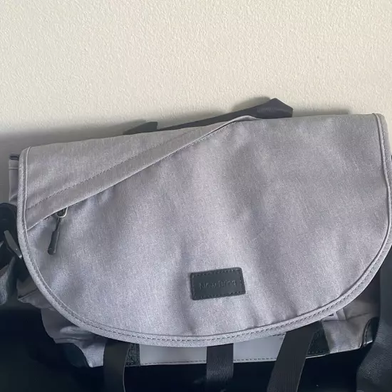 NWOT bring unisex multi compartment laptop messanger bag grey college bag EUC