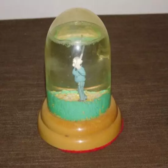 VINTAGE 4 1/4" HIGH GOLF GOLFER IN SAND TRAP SNOW SAND GLOBE